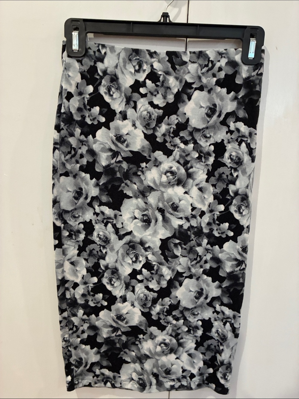 Floral Stretch Pencil Skirt in Black & White